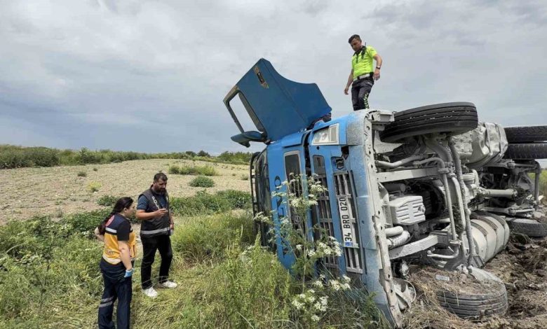 devrilen hafriyat kamyonunun icerisinde kurtarilmayi bekledi 739b1f329f57 |