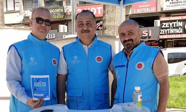 Diyanet Vakfı, Edremit’te kurban bağış standı açtı 1 diyanet vakfi edremitte kurban bagis standi acti 7741f7963db5 e1748442815966 |