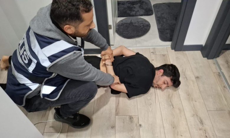 Dolandırıcı şebekesi böyle çökertildi... 12 kişinin tutuklandığı operasyon anı kamerada 1 dolandirici sebekesi boyle cokertildi 12 kisinin tutuklandigi operasyon ani kamerada 3bfedc633e8e |