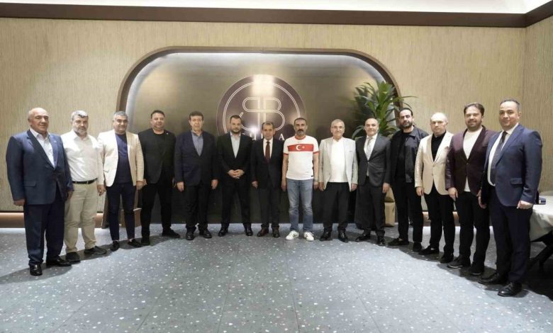 dursun ozbek ve ertugrul dogan dostluk yemeginde bir araya geldi 98aba66850fd |