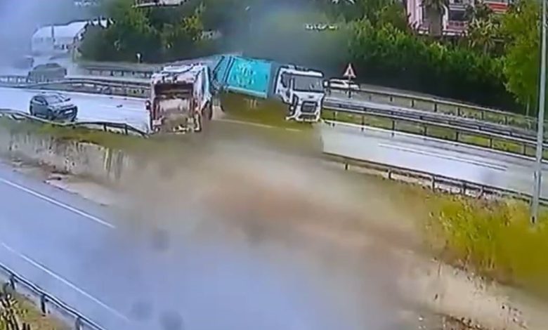 E-5 Karayolunda kayganlaşan yolda 3 kamyon kaydı facianın eşiğinden dönüldü 1 e 5 karayolunda kayganlasan yolda 3 kamyon kaydi facianin esiginden donuldu d0df5c09a153 |