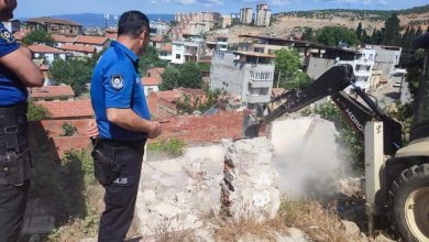 edremitte metruk binalar yikiliyor 6161eff46667 |