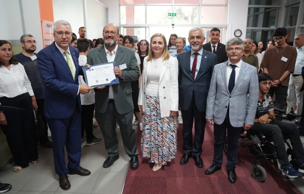 ege universitesinde engelsiz erisim teknolojik tasarim yarismasi 0e209703ee92 |