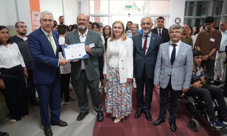 Ege Üniversitesi’nde ’Engelsiz Erişim Teknolojik Tasarım’ yarışması 1 ege universitesinde engelsiz erisim teknolojik tasarim yarismasi 0e209703ee92 |