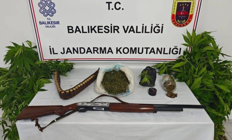 Erdek’te uyuşturucu operasyonu 1 erdekte uyusturucu operasyonu ce15a16a14f3 |