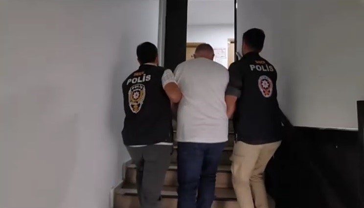 ’Evde ek iş" vaadiyle 100 milyon liralık vurgun: 30 gözaltı 1 evde ek is vaadiyle 100 milyon liralik vurgun 30 gozalti 1479be5e4040 |