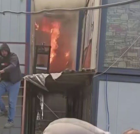 eyupsultanda insaat iscilerinin alevlerden kacisi kamerada bb3ab5f37c2d |