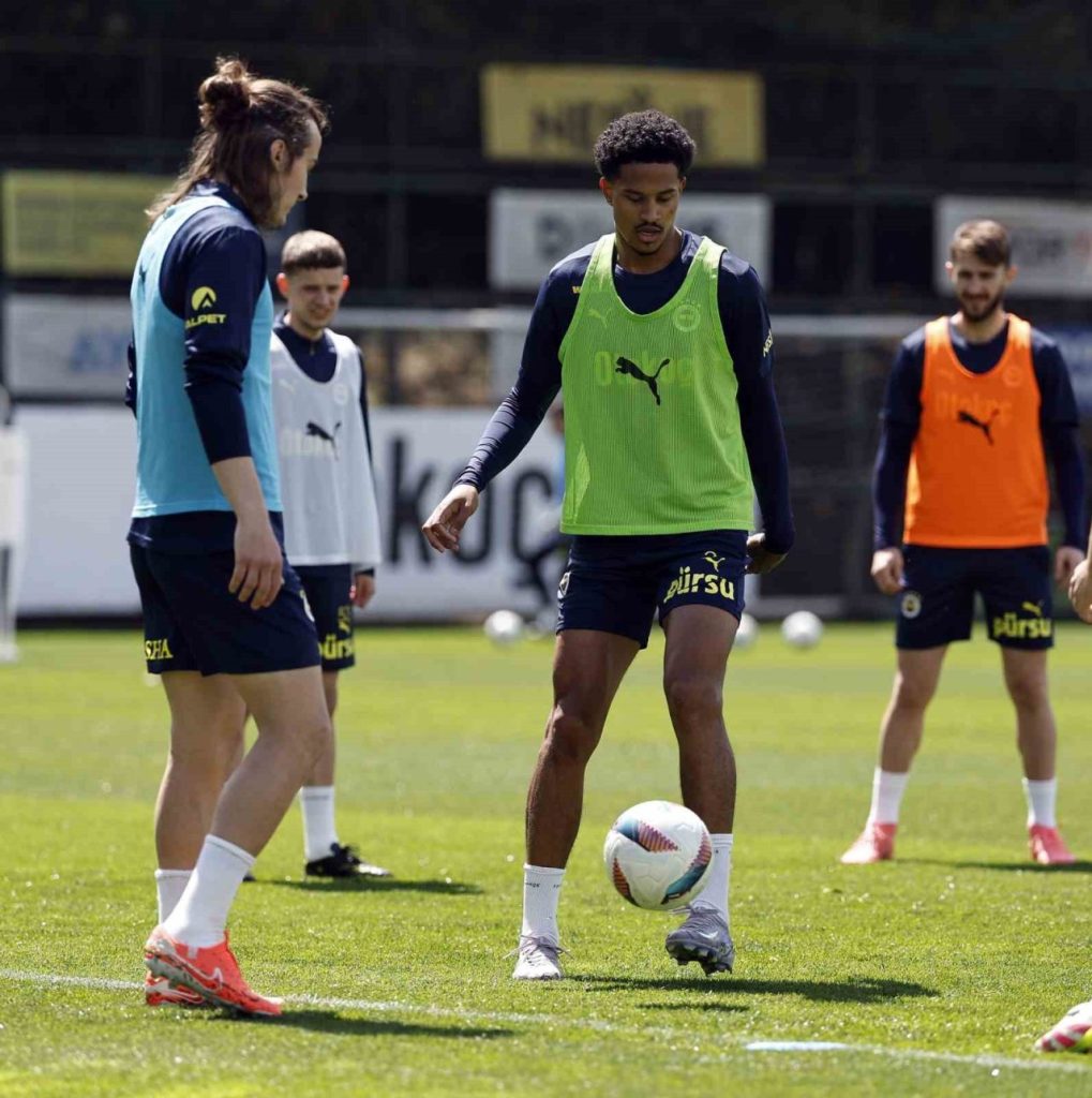 fenerbahcede eyupspor maci hazirliklari devam etti 9f7d9f0639a9 |