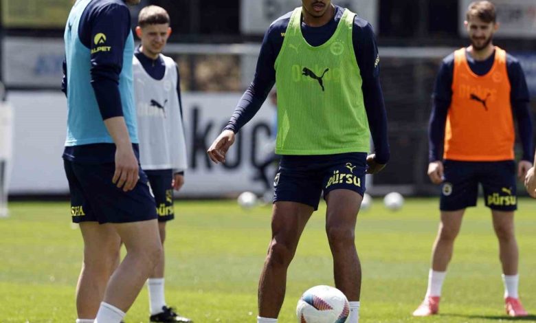 Fenerbahçe’de, Eyüpspor maçı hazırlıkları devam etti 1 fenerbahcede eyupspor maci hazirliklari devam etti 9f7d9f0639a9 |