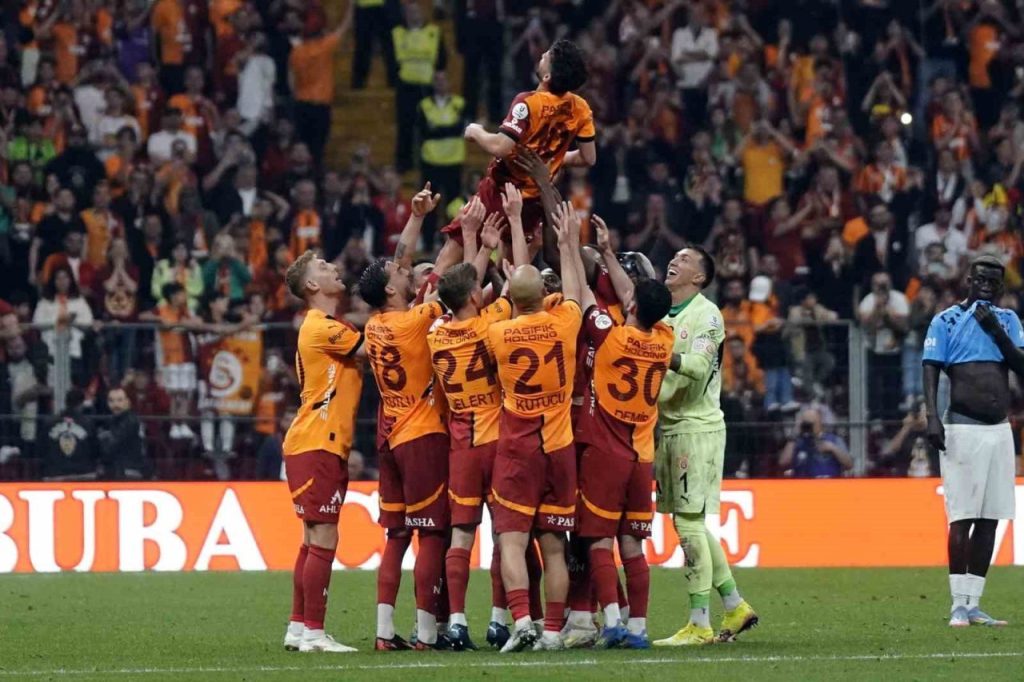 galatasaray bu sezon ligde evinde yenilmedi 69e5222c4ca9 |