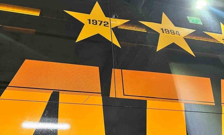 Galatasaray otobüsüne taşlı saldırı 1 galatasaray otobusune tasli saldiri 5bf69b56b262 |