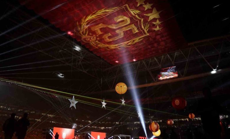 galatasarayli futbolcular sampiyonlugu marslar ve sarkilarla kutladi c2aace1b4315 |