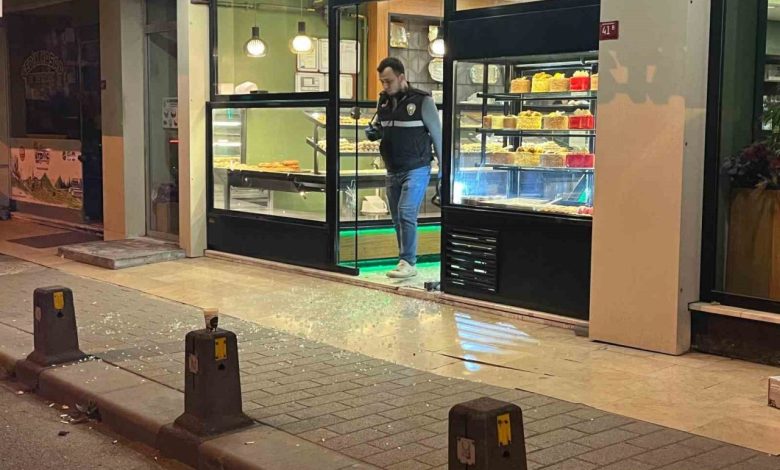gaziosmanpasada husumetlisinden kacarak kafeye saklanan genc silahli saldirida yaralandi 5f7eb8537ced |