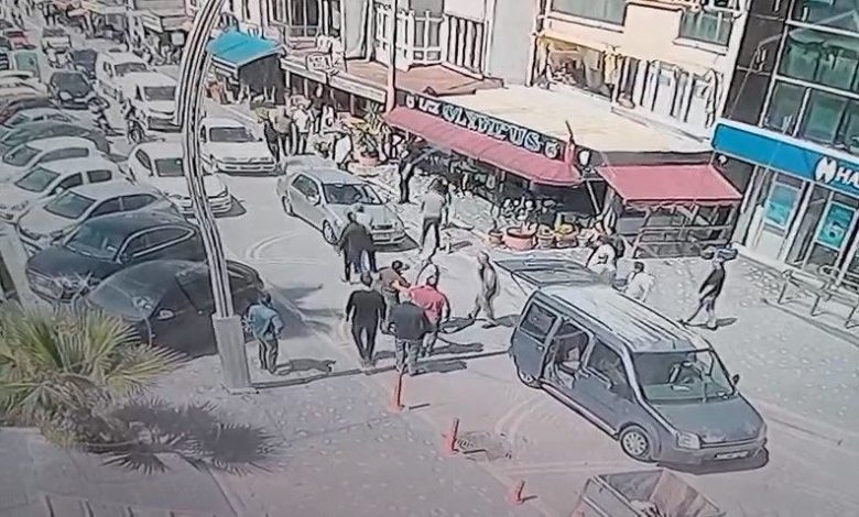 genc kadini surukleyerek boyle kacirmaya calistilar tutuklandilar 73e0d971d8a9 |