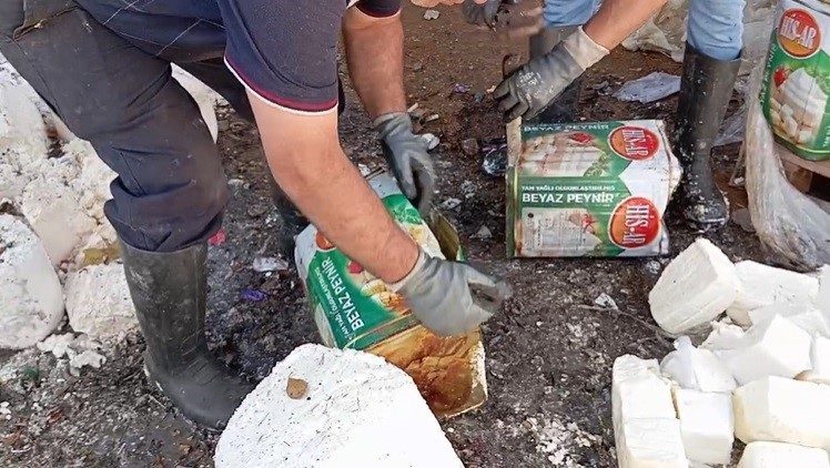 Gıda teröristleri tonlarca bozuk peyniri vatandaşa yedirecekti 1 gida teroristleri tonlarca bozuk peyniri vatandasa yedirecekti 2c3c5048ed0b |