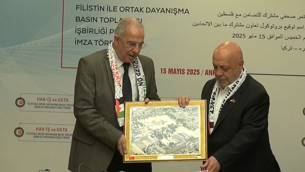 hak is baskani arslan kcp teklifin bir an evvel verilmesi icin dun gorusmeler yapildi 851cdf9e9923 |