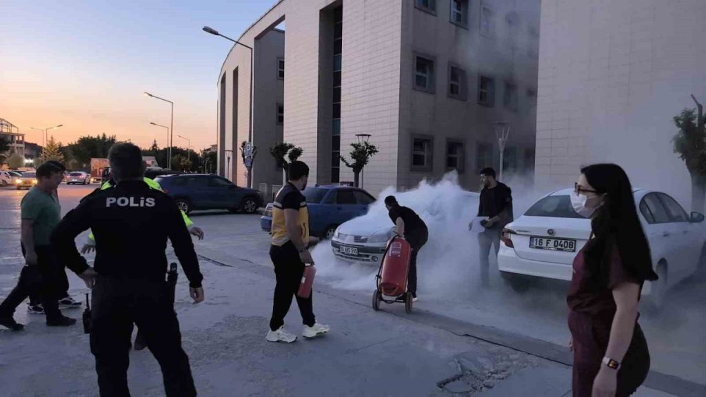 hastane otoparkinda park halindeki arac alevlere teslim oldu f946a13f2c75 |