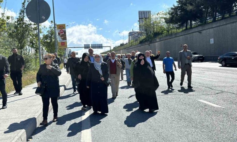 ibb magduru taksicilerden chp il baskanligi binasi onunde duduklu protesto 3bd32b50476b |