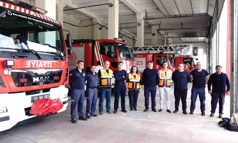 İDA-SAR’dan Edremit İtfaiyesi’ne ziyaret 1 ida sardan edremit itfaiyesine ziyaret 324fb93e66c8 |