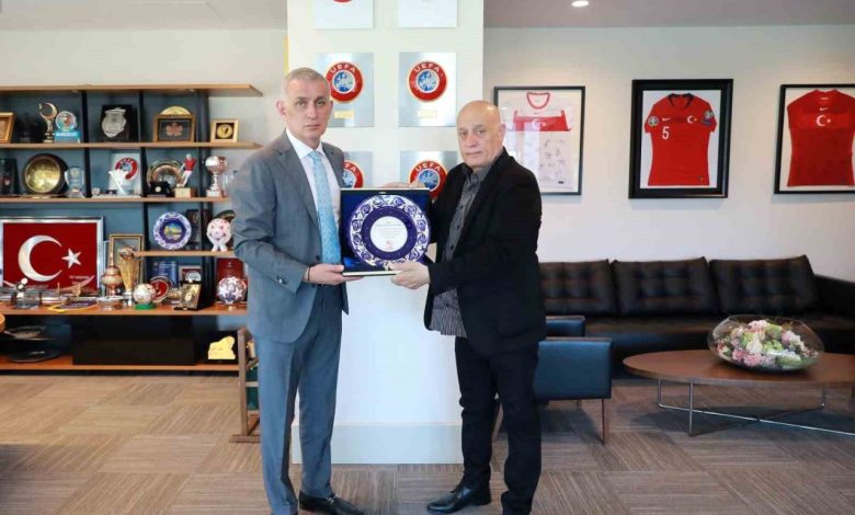 İstanbulspor Başkanı Sarıalioğlu’ndan TFF Başkanı İbrahim Hacıosmanoğlu’na ziyaret 1 istanbulspor baskani sarialioglundan tff baskani ibrahim haciosmanogluna ziyaret e27292b5829e |