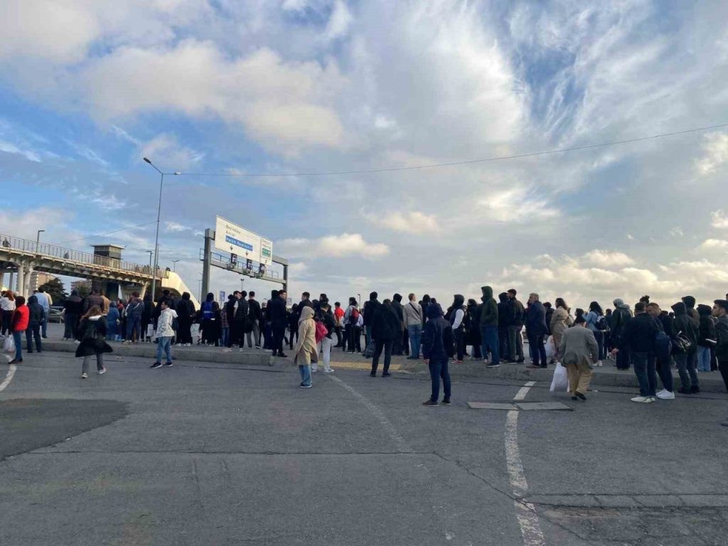 istanbulun toplu ulasim cilesi bitmiyor 9b5378747b86 |