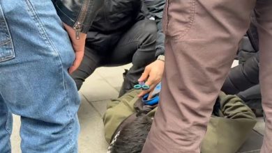izinsiz yurumek isteyen gruba polis mudahalesi gostericinin cantasindan makas cikti burun killarimi aliyorum 2c347198741e |