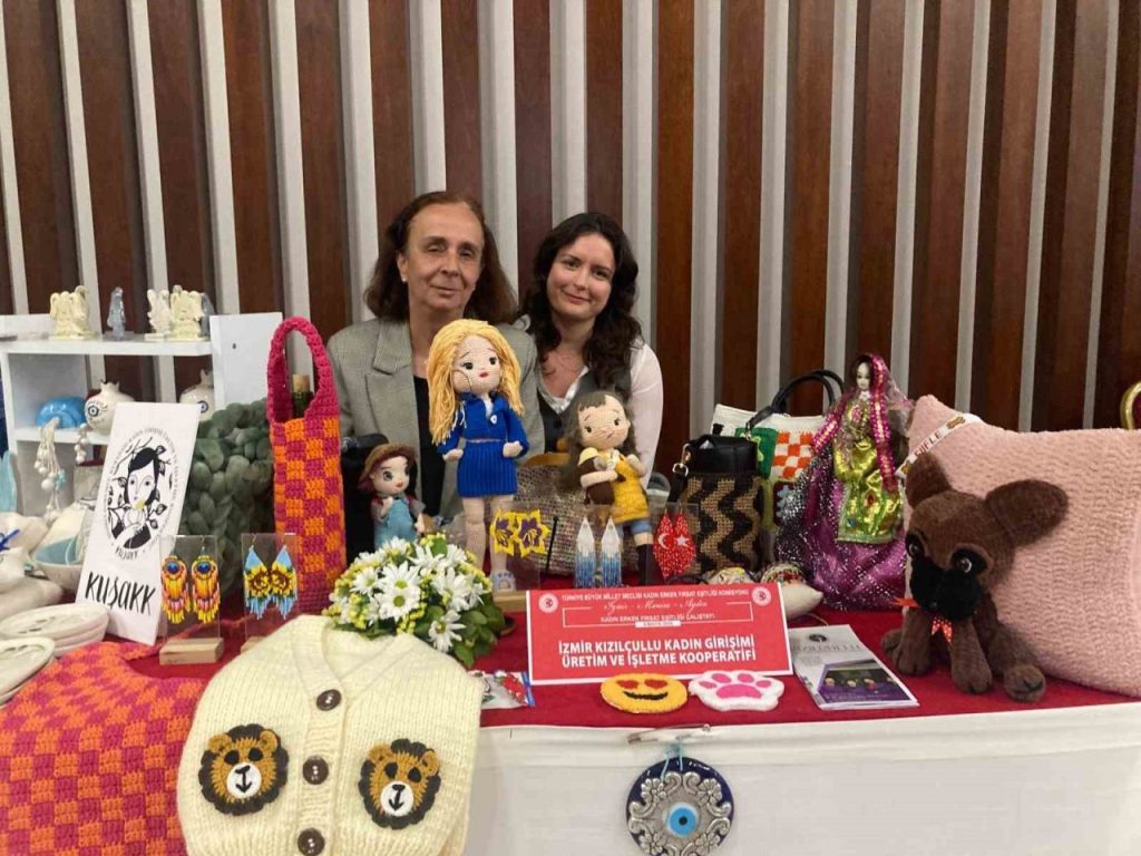 izmirde kadin erkek firsat esitligi calistayi duzenlendi 6a2ae9871196 |