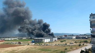 izmirde plastik sandalye fabrikasinda yangin 5194c180b9bd |
