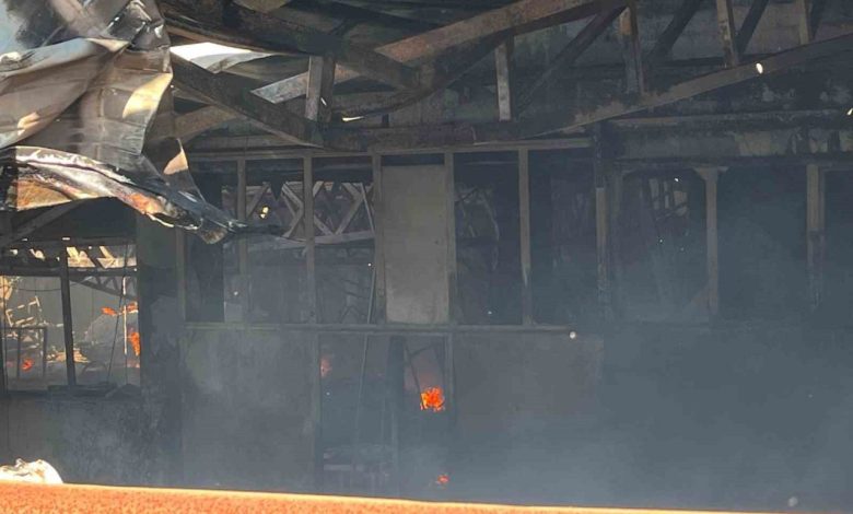 İzmir’de plastik sandalye fabrikasındaki yangın kontrol altına alındı 1 izmirde plastik sandalye fabrikasindaki yangin kontrol altina alindi 0ef9015cdae0 |