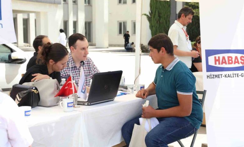 izmirde sektor temsilcileriyle ogrenciler bir araya geldi d287e3befe67 |