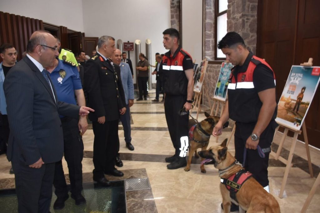 izmirde trafik guvenligi haftasi acilisi torenle yapildi 06aaebe92cb2 |