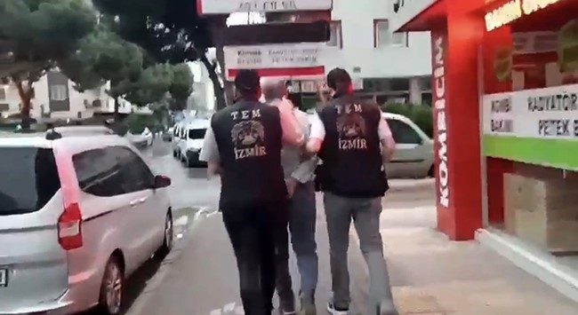 İzmir’deki FETÖ operasyonunda ‘Antiochia Künefe’ detayı 1 izmirdeki feto operasyonunda antiochia kunefe detayi 2ccdfc396342 |