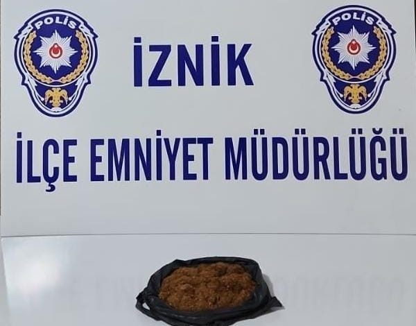 iznikte polis ekiplerinin durdurdugu aractan uyusturucu cikti 2c28049856e8 |