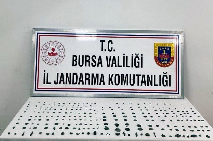 Jandarmadan tarihi eser operasyonu: 1 tutuklama 1 jandarmadan tarihi eser operasyonu 1 tutuklama 62a8af03c1c1 |