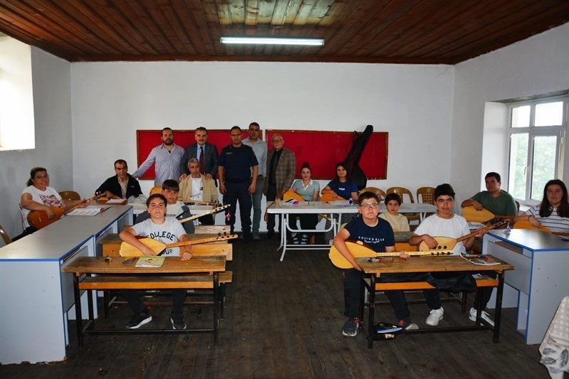 kaymakam odabastan tahtakuslarda baglama kursuna ziyaret 93da6d960669 |