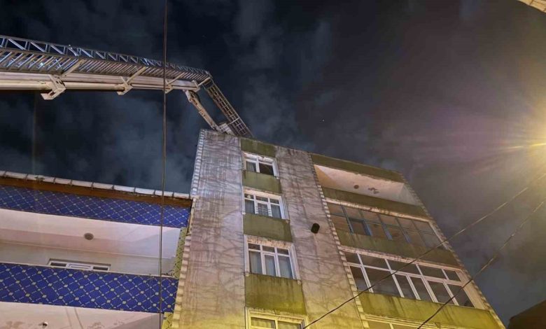Küçükçekmece’de 7 katlı binanın çatısı alev alev yandı 1 kucukcekmecede 7 katli binanin catisi alev alev yandi d636763a487e |