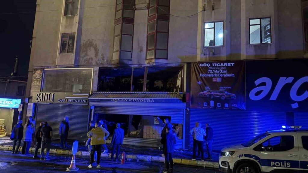 kucukcekmecede ayakkabi dukkaninda korkutan yangin 2dea5a1926fe |