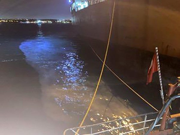 kucukcekmecede gemiden sizan madde endiseye neden oldu 837883bbbc28 |