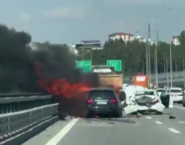 Kuzey Marmara Otoyolu’nda zincirleme kaza sonrası 2 araç yandı 1 kuzey marmara otoyolunda zincirleme kaza sonrasi 2 arac yandi 51f97158d655 |