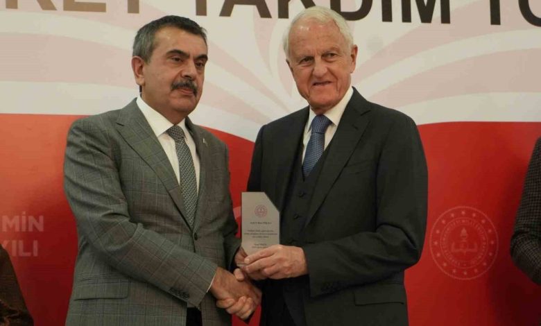 milli egitim bakani tekin 55 okul yaptiran 44 hayirseverlerle bulustu f7ad6375c2e2 |