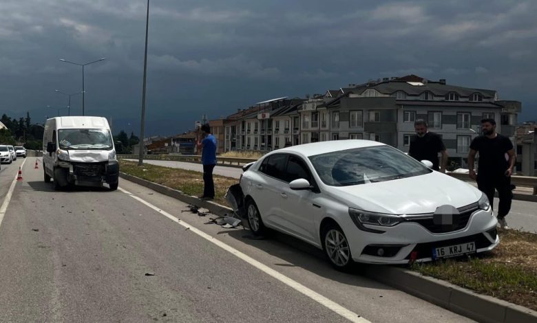 minibus ile otomobil carpisti 1 yarali 28478c8a4ace |