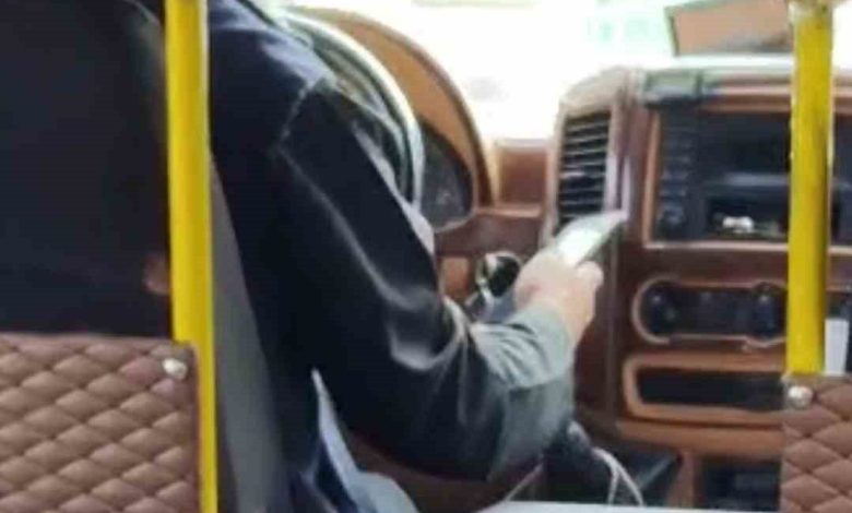 Minibüs şoförünün tehlikeli yolculuğu 1 minibus soforunun tehlikeli yolculugu d28fc0cb5aab |