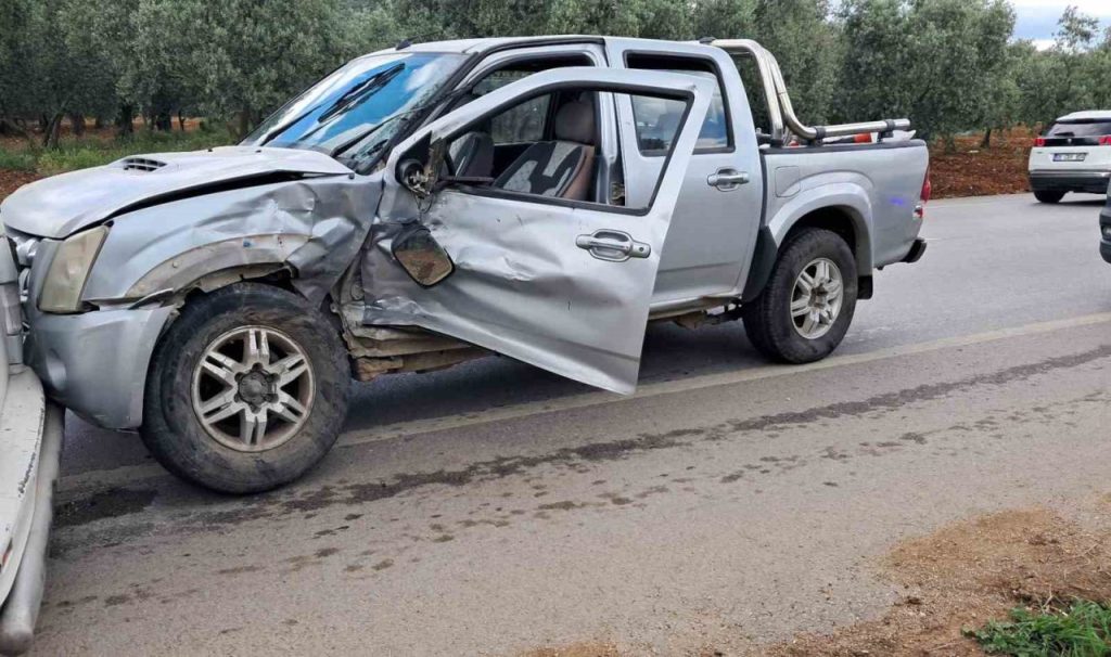 minibusle kamyonet carpisti 2 yarali 357aacbbcf14 |