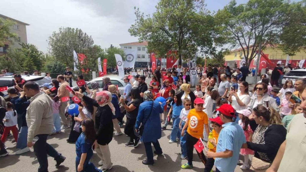 motosikletli polis timlerinden cocuklara ozel etkinlik 63f565174c2f |