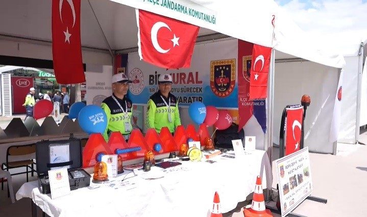 Ödemiş’te Jandarma trafik ekiplerinden fuar alanında bilgilendirme standı 1 odemiste jandarma trafik ekiplerinden fuar alaninda bilgilendirme standi b95dc65725ac |