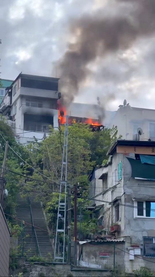 ortakoyde ahsap bina alevlere teslim oldu fcd6acc6e2cd |