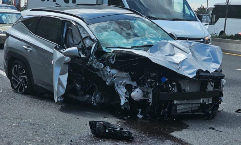 Otomobil, üst geçit ayağına çarptı: 2 yaralı 1 otomobil ust gecit ayagina carpti 2 yarali 659df8471f91 |
