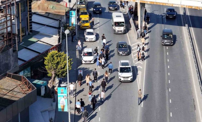 Özel Halk Otobüsleri kontak kapattı: Metrobüslerde yaşanan yoğunluk havadan görüntülendi 1 ozel halk otobusleri kontak kapatti metrobuslerde yasanan yogunluk havadan goruntulendi 11d73b112884 |