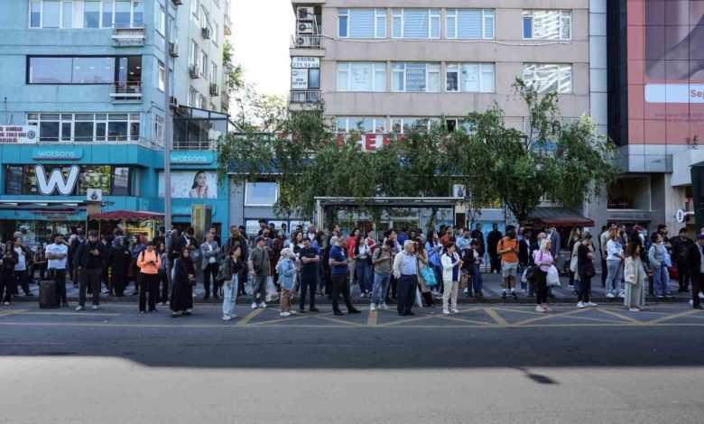 ozel halk otobuslerinin kontak kapatmasinin ardindan duraklarda olusan yogunluk havadan goruntulendi 4799efdde8b6 |