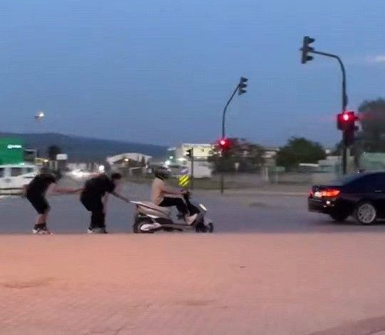 patenli genclerin tehlikeli yolculugu kamerada 981a1f0de3de |